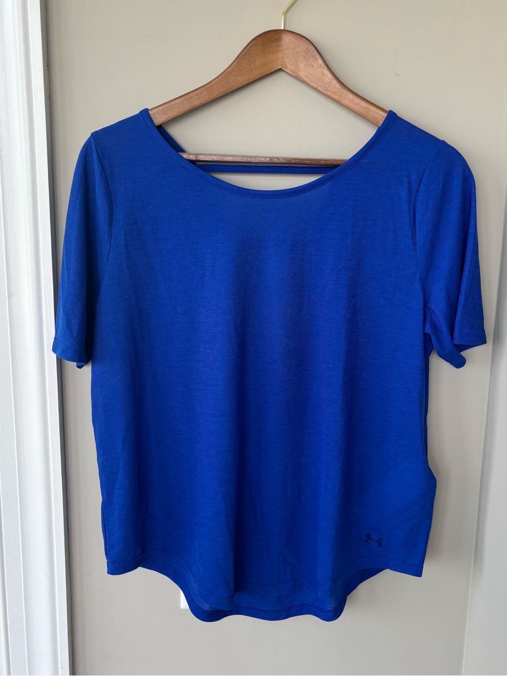 Royal blue Under Armour loose fit tee size small NWT